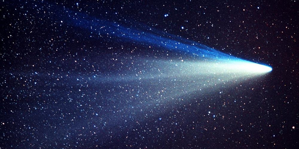 De komeet West (C/1975 V1), waargenomen in 1975