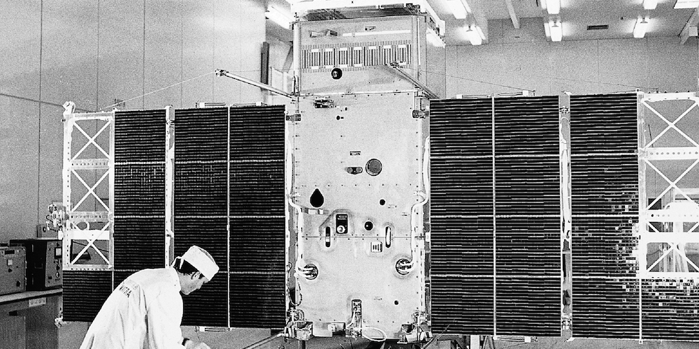 De TD-1A satelliet wordt klaargemaakt voor zijn lancering