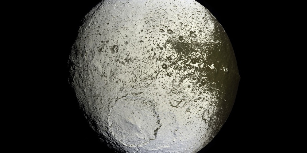 De Saturnusmaan Iapetus