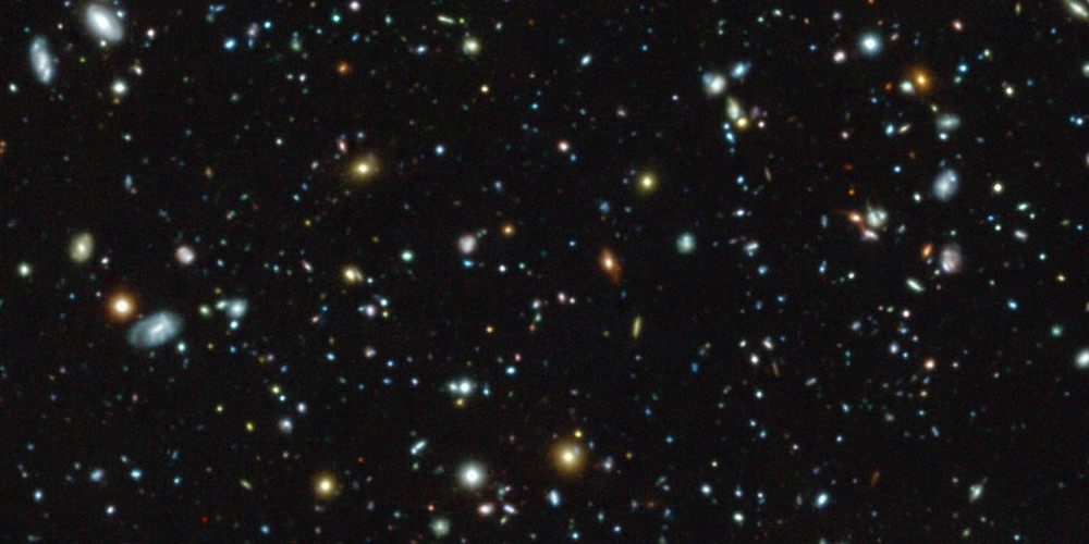 Deze kleurenfoto toont het Hubble Ultra Deep Field, een klein, maar goed onderzocht hemelgebied in het sterrenbeeld Fornax (Oven), zoals waargenomen met het MUSE-instrument van ESO’s Very Large Telescope. 