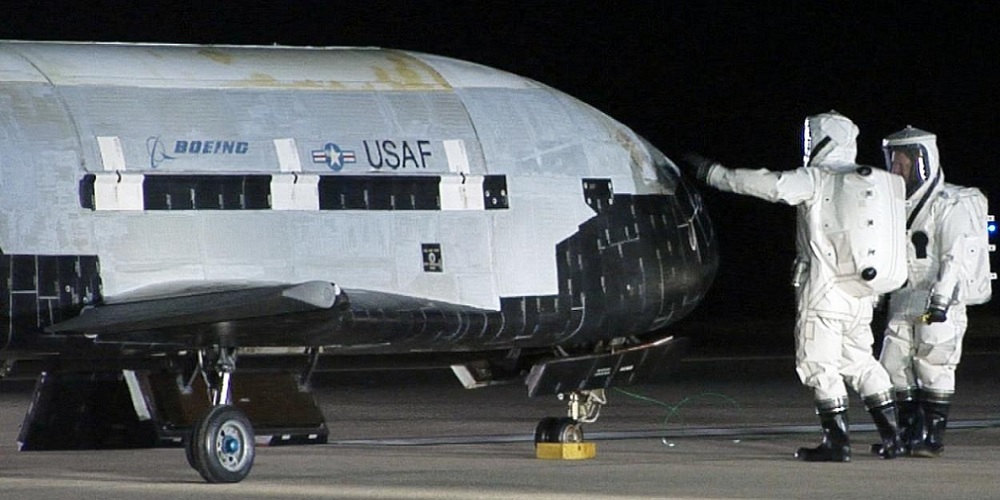 Het Amerikaanse X-37B ruimtevaartuig kort na zijn landing. 