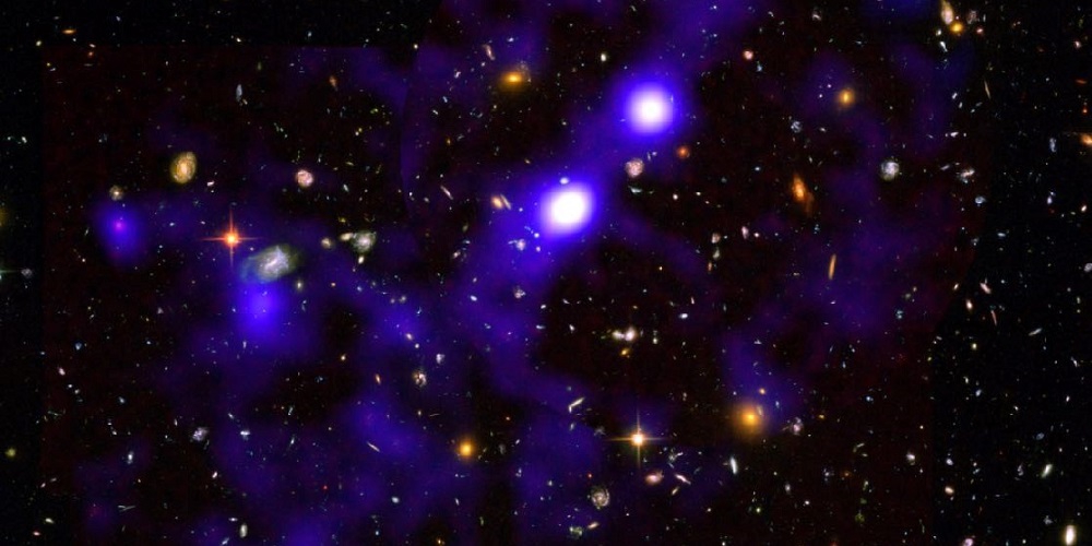 Een beeld van zo'n twee miljard jaar na de oerknal in het sterrenbeeld Fornax (Oven). Elk lichtpuntje is een compleet sterrenstelsel.